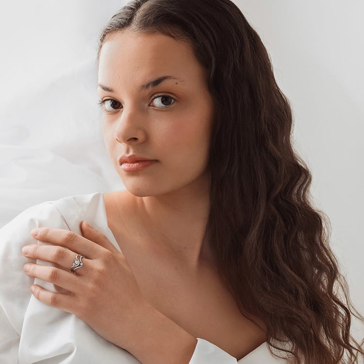 Vlnitý zásnubní prsten 154925