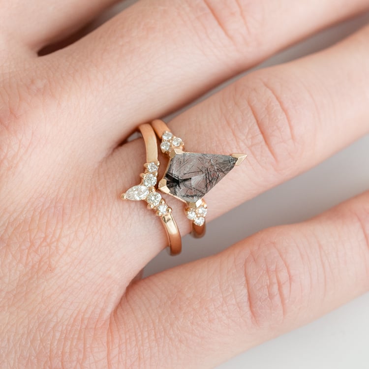 Vykrojený snubní prsten s diamanty Joni 124516