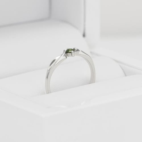 Zásnubní prsten se zeleným diamantem Amrusha