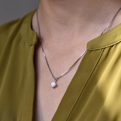 Zlatý přívěsek s cushion opálem Rafyna