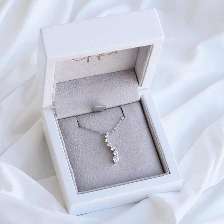 Diamantový náhrdelník z bílého zlata 85738