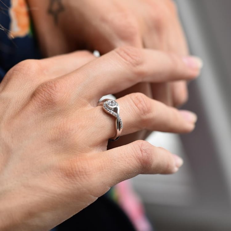 Zlatý zásnubní prsten 29522