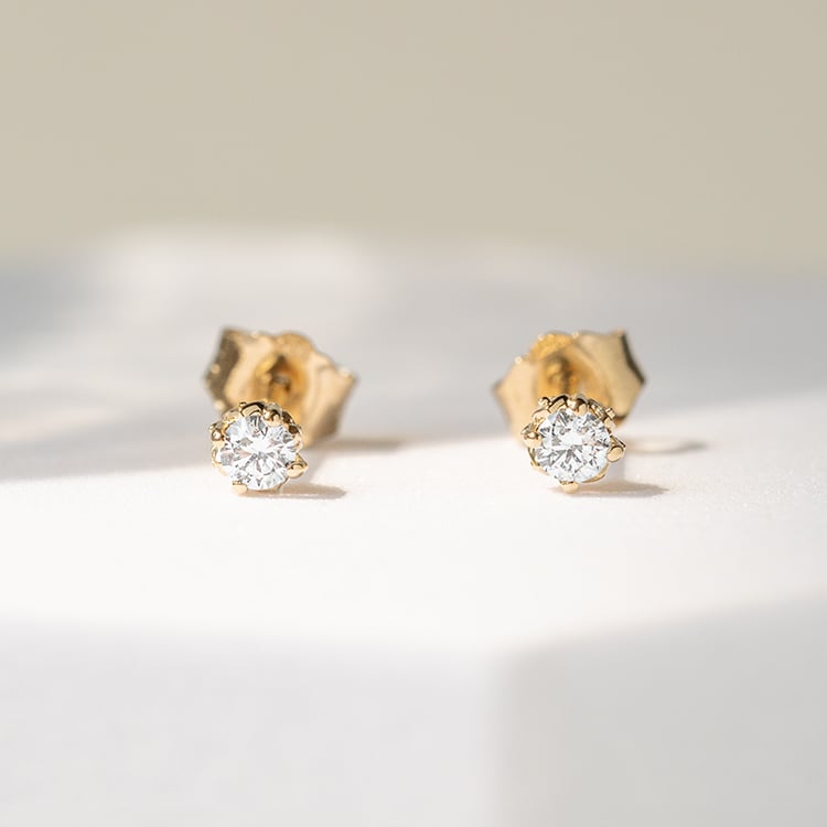 Náušnice ve tvaru květů s postranními diamanty Sandre 141379