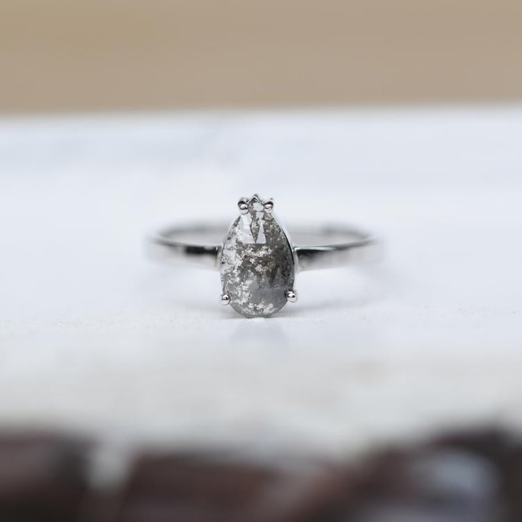 Prsten s diamantem 48688