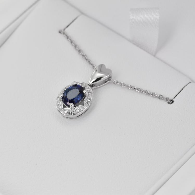 Modrý safír v náhrdelníku 22488
