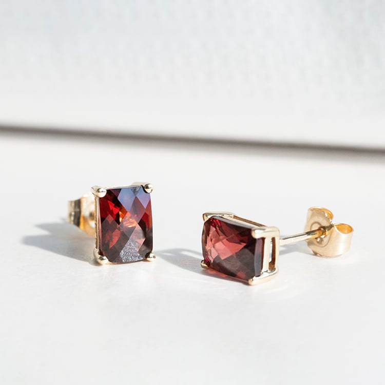 Zlaté náušnice s radiant granáty Handan 114287