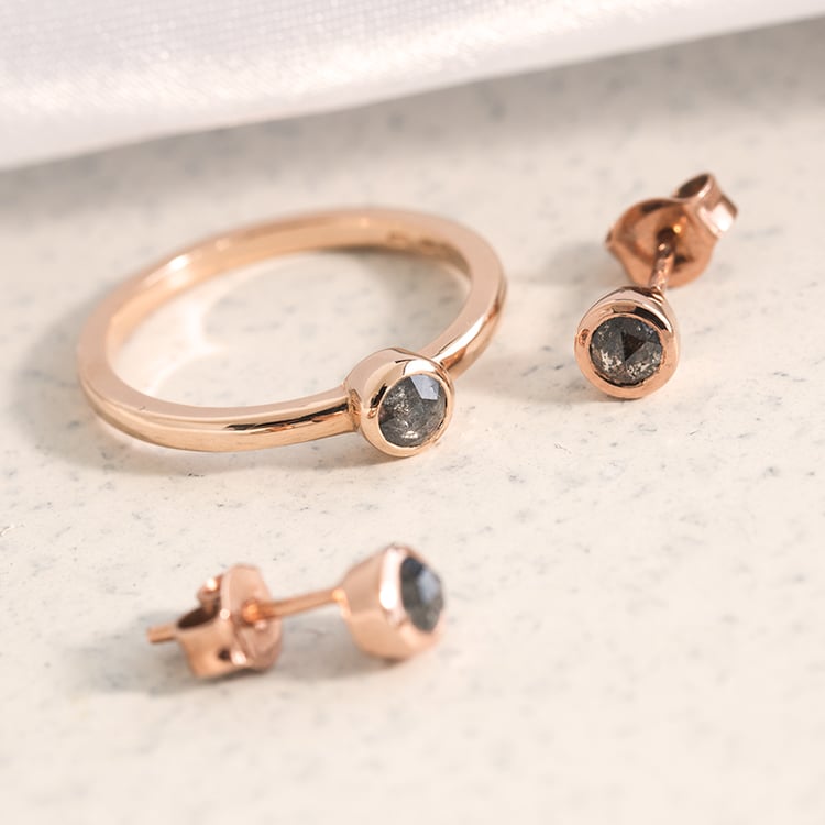 Jemné bezel náušnice se salt and pepper diamanty Tofine 122394