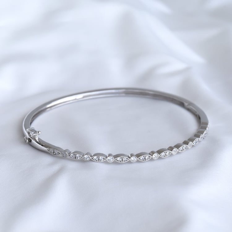 Stříbrný náramek s blyštivými diamanty Arissa 107391