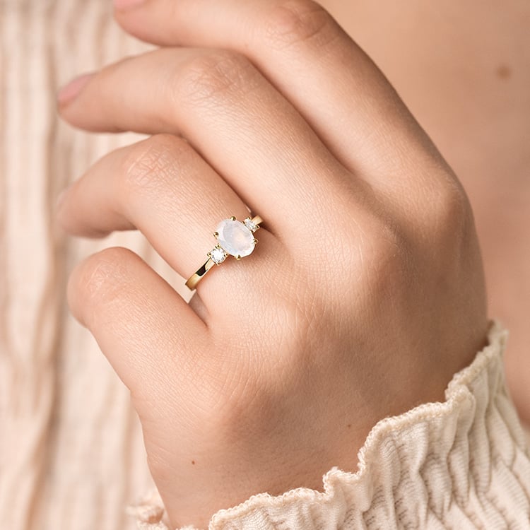 Zlatý prsten s měsíčním kamenem a moissanity Letty 155204