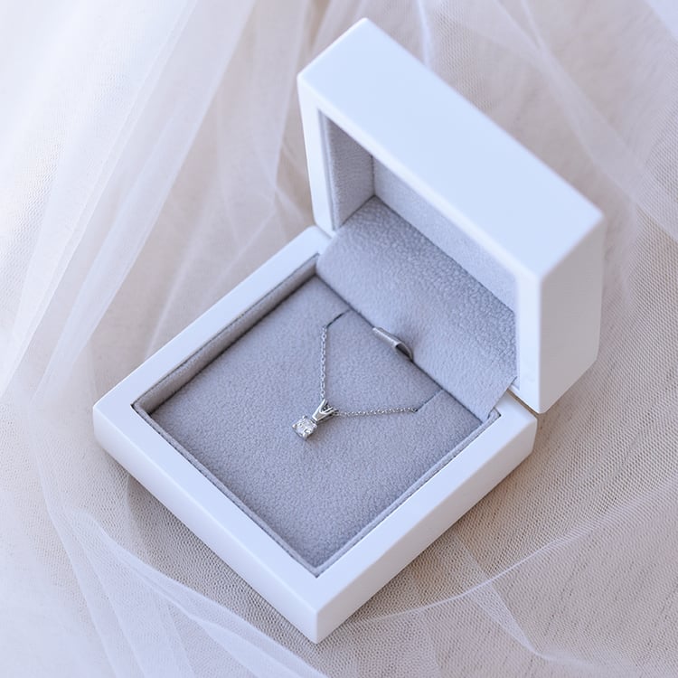 Přívěsek s diamantem 61930