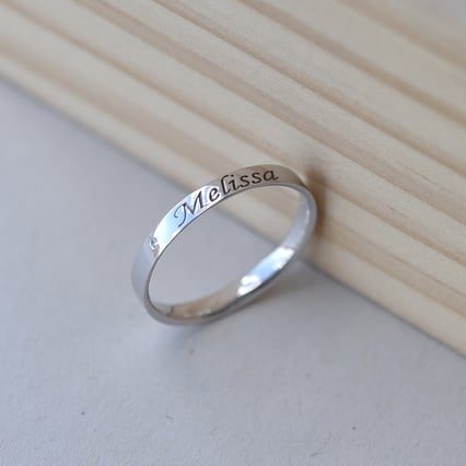 Zlatý prsten s gravírem a drahokamem dle vaší volby Bellamy