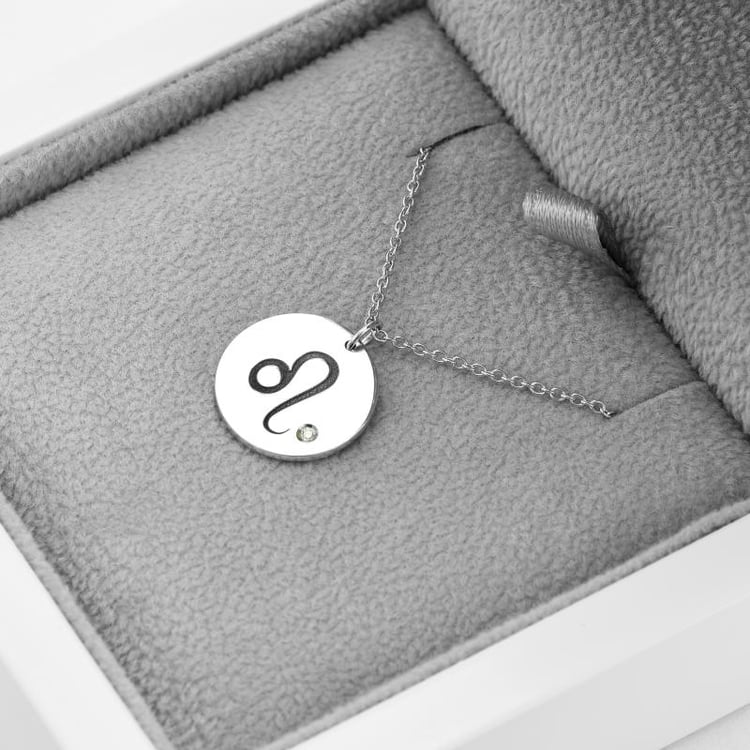 Stříbrný přívěsek se znamením a diamantem Lev 103417