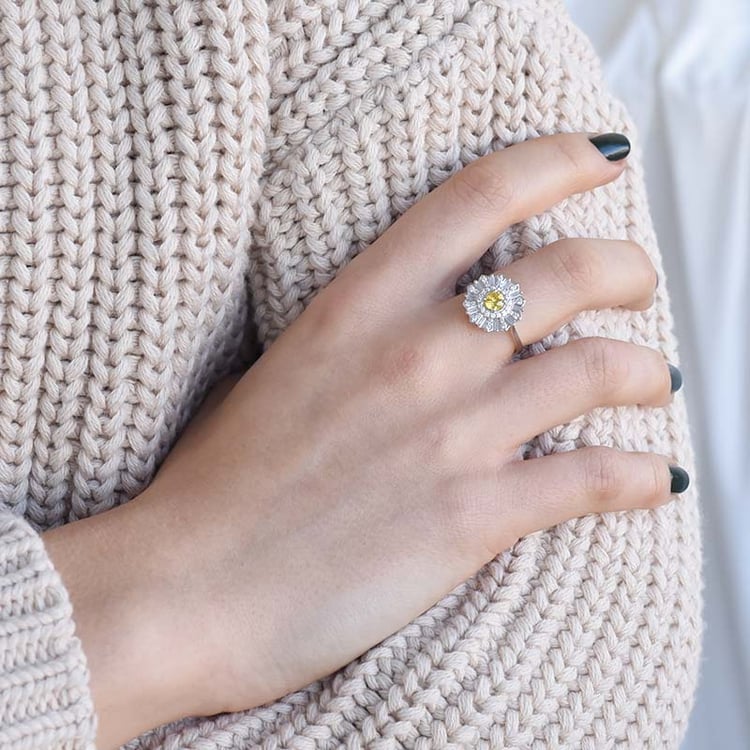 Zlatý prsten s diamanty a žlutým safírem 92826