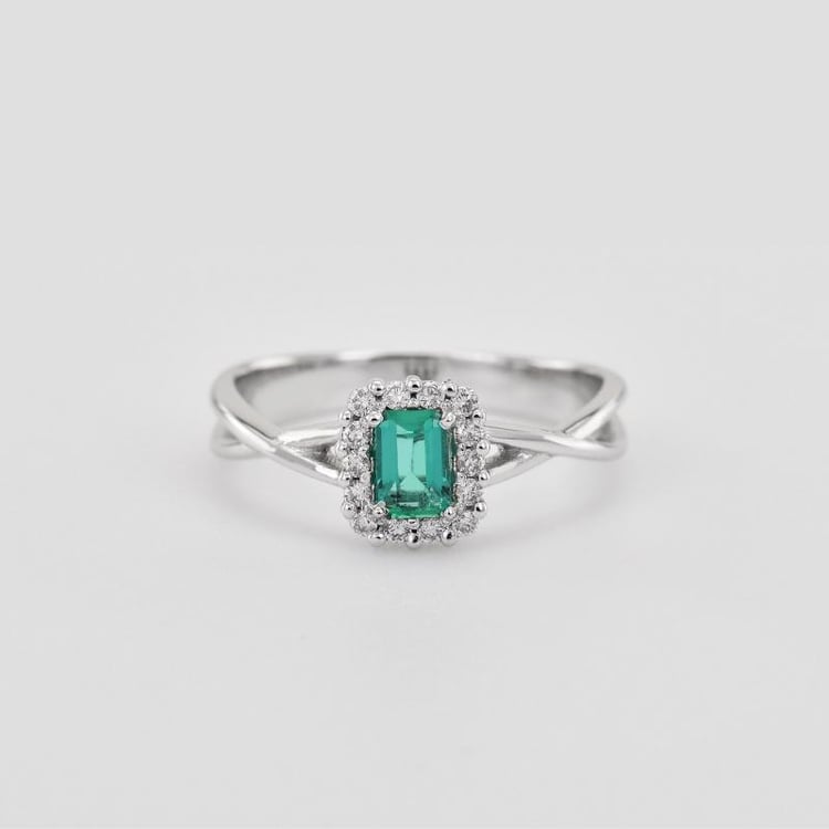 Jemný smaragdový prsten 29713