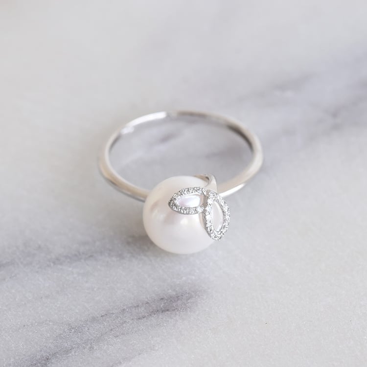 Zlatý prsten s perlou a diamantovými lístečky 86754