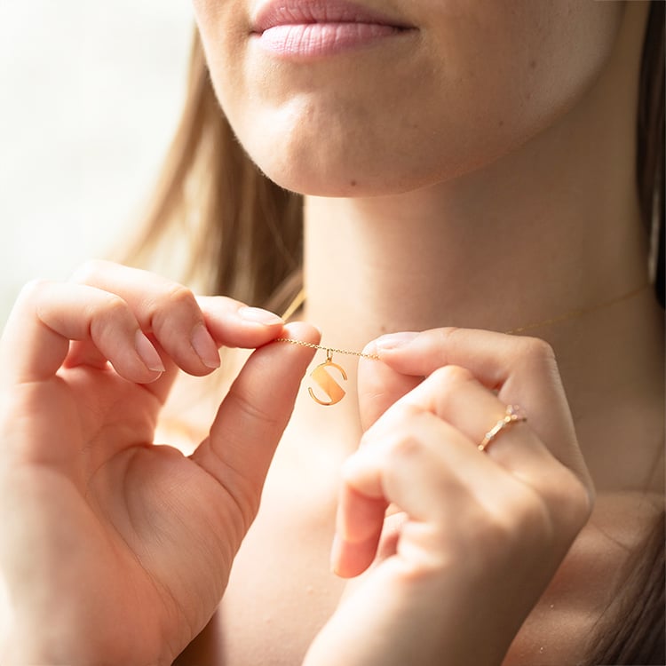 Přívěsek s vykrojeným písmenem Alfabet 142828