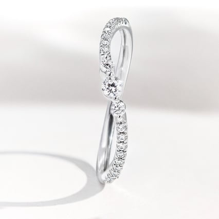 Zvlněný zlatý prsten s lab-grown diamanty Mikael