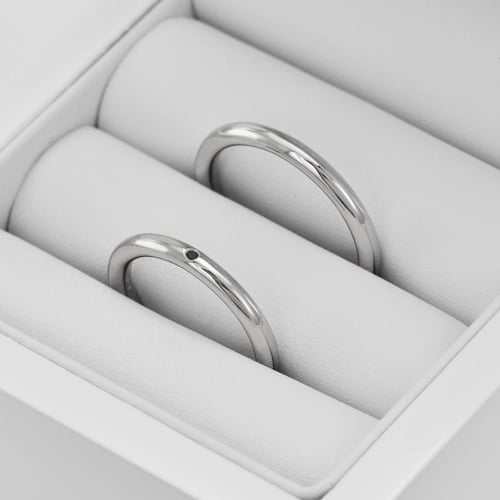 Zlaté minimalistické snubní prsteny s černým diamantem Alays