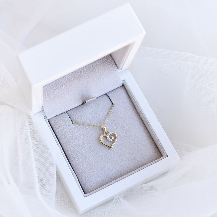 Přívěsek ve tvaru srdce 93655