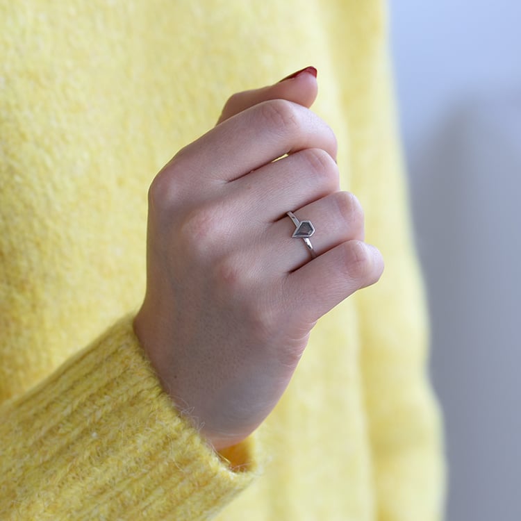 Zlatý prsten s diamantem 58307