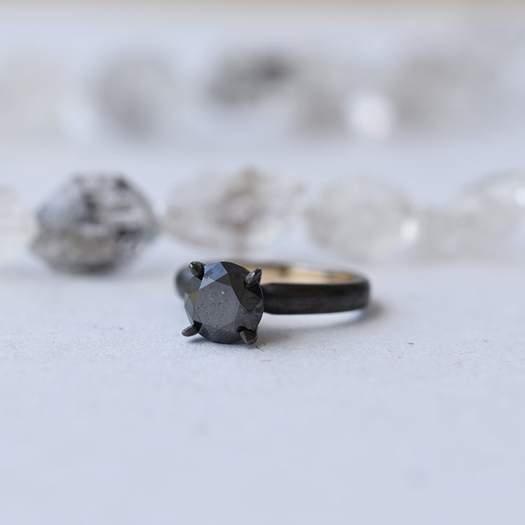 Zlatý prsten s černým diamantem 63966