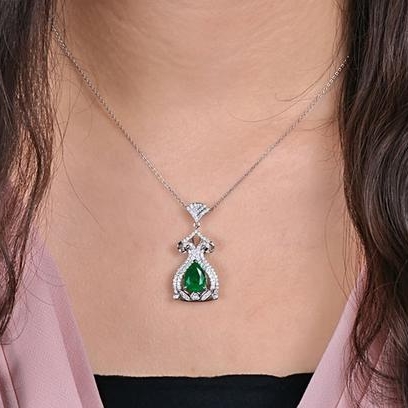 maragdový náhrdelník ze zlata 6169