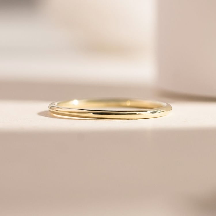 Zlaté decentní snubní prsteny s diamantem Alays 157179