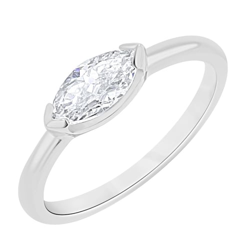 Zásnubní prsten s half-bezel marquise diamantem Berenike