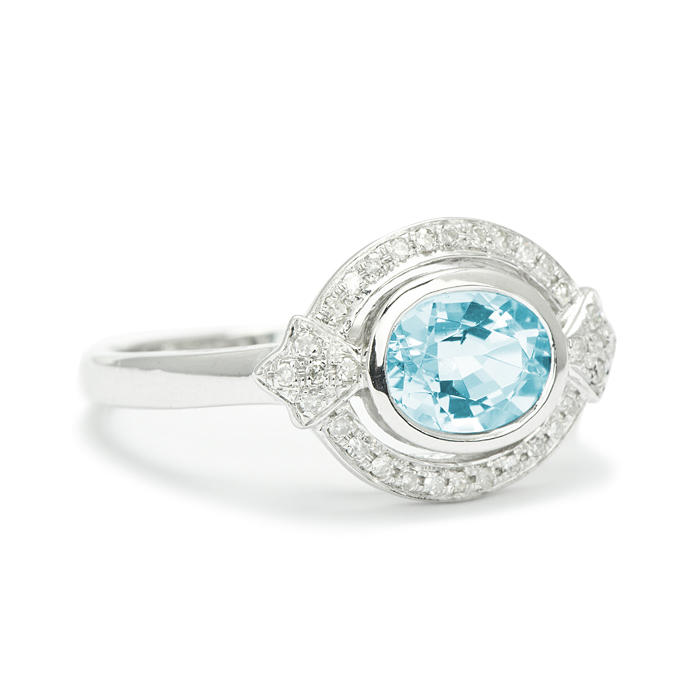 Zlatý prsten s oválným akvamarínem