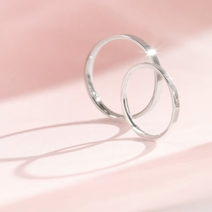 Ploché snubní prsteny z platiny Ilah