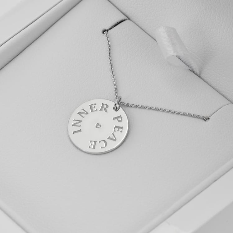 Platinový přívěsek s gravírem a diamantem 70452