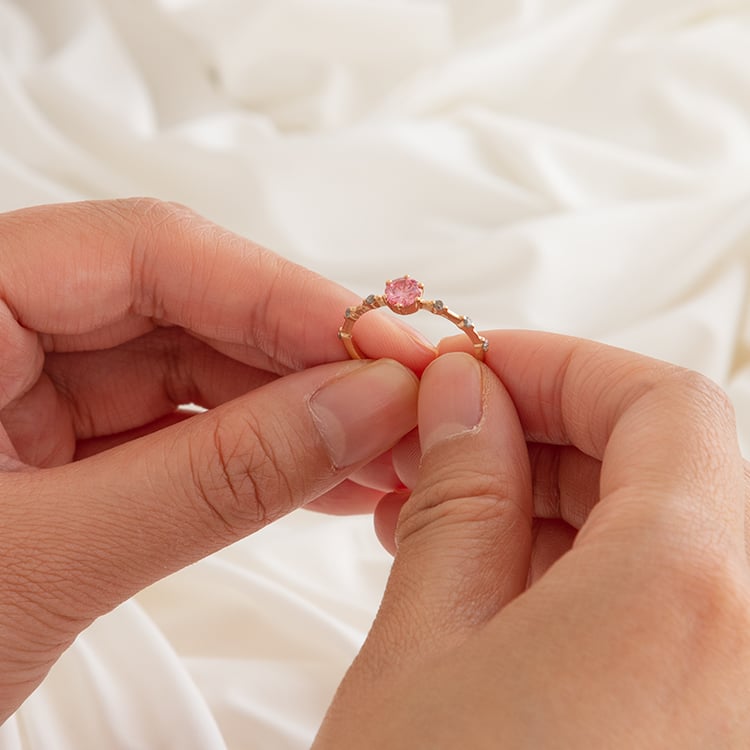 Zásnubní prsten s certifikovaným fancy pink lab-grown diamantem Imelda 136506