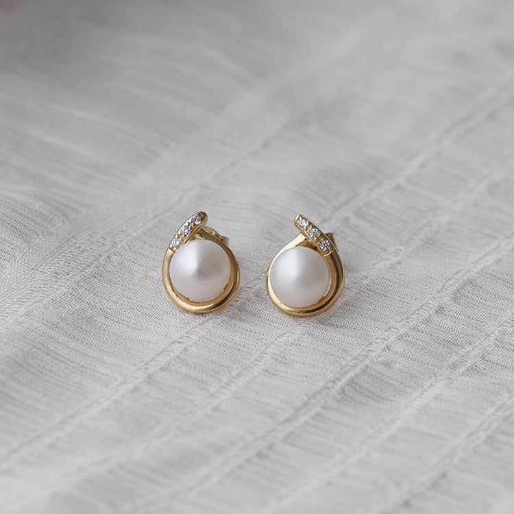 Romantické zlaté náušnice s perlami 63772