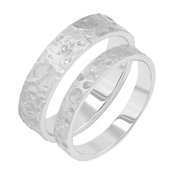 Snubní prsteny s atypickým povrchem Lays