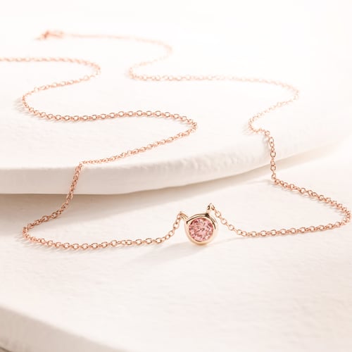 Bezel náhrdelník s IGI certifikovaným lab-grown růžovým diamantem Jonie