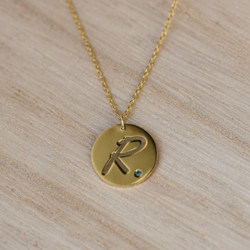 Zlatý přívěsek s modrým diamantem a gravírem písmene Sager
