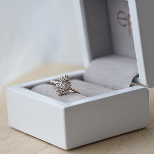 Zlatý prsten s moissanitem a lab-grown diamanty Deizy