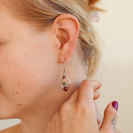 Visací stříbrné náušnice s jantary Keana