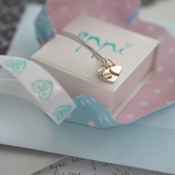 náhrdelník s přívěsky 7170