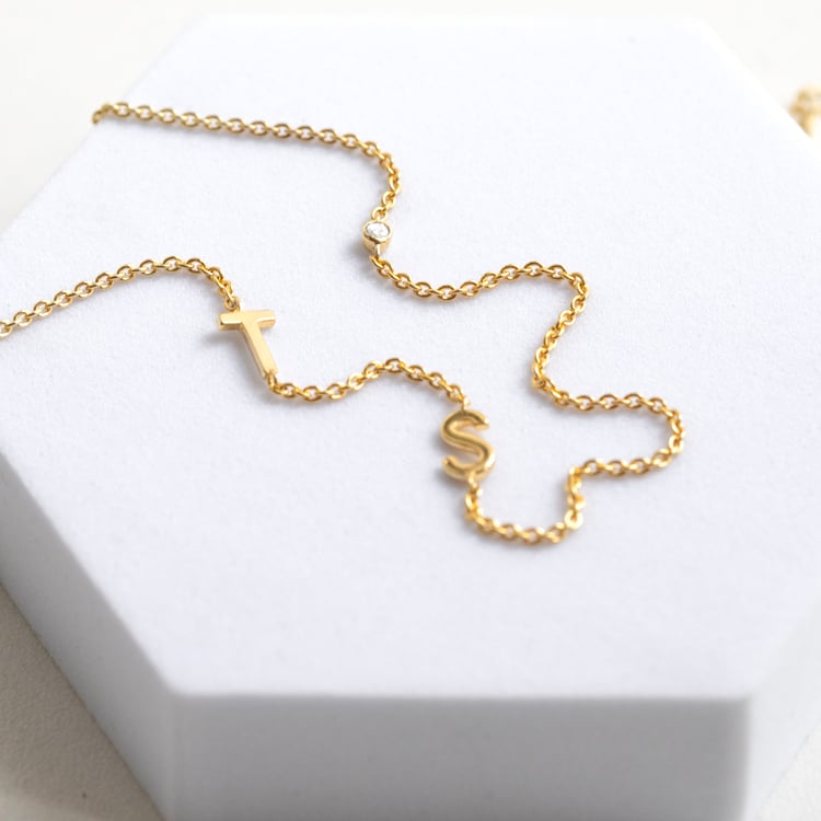 Náhrdelník se 2 písmenky podle vaší volby a lab-grown diamantem Lupe 145515