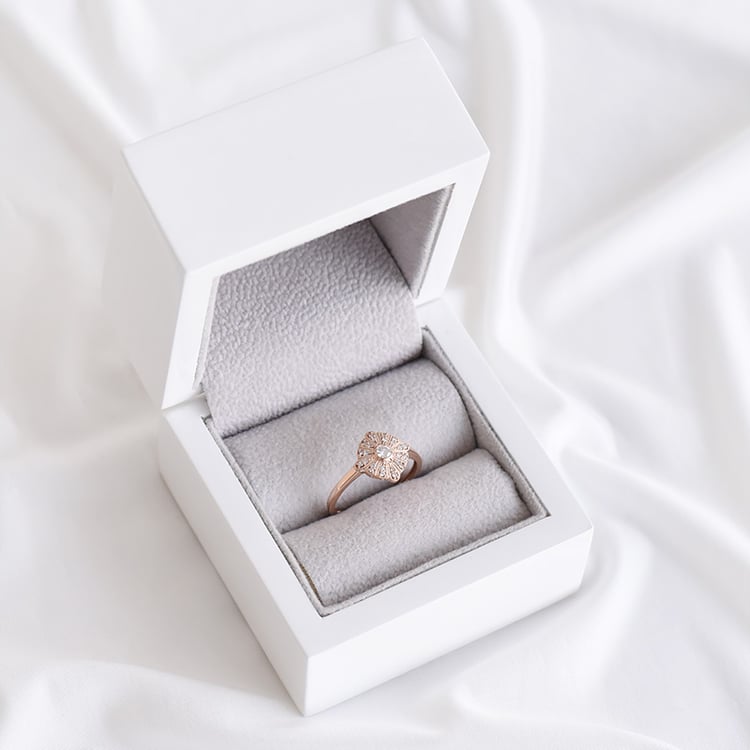 Prsten s diamantovým květem ze zlata 93009