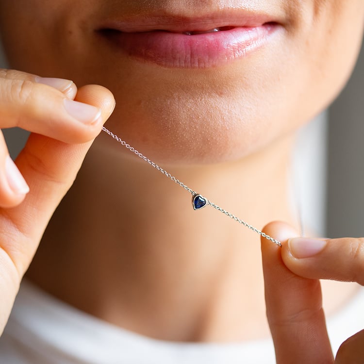 Náhrdelník se safírovým srdíčkem Davila 145749