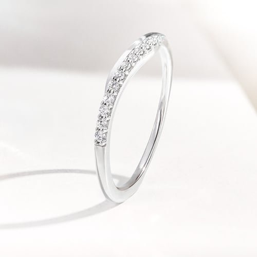 Atypicky zvlněný zlatý prsten s diamanty Vide