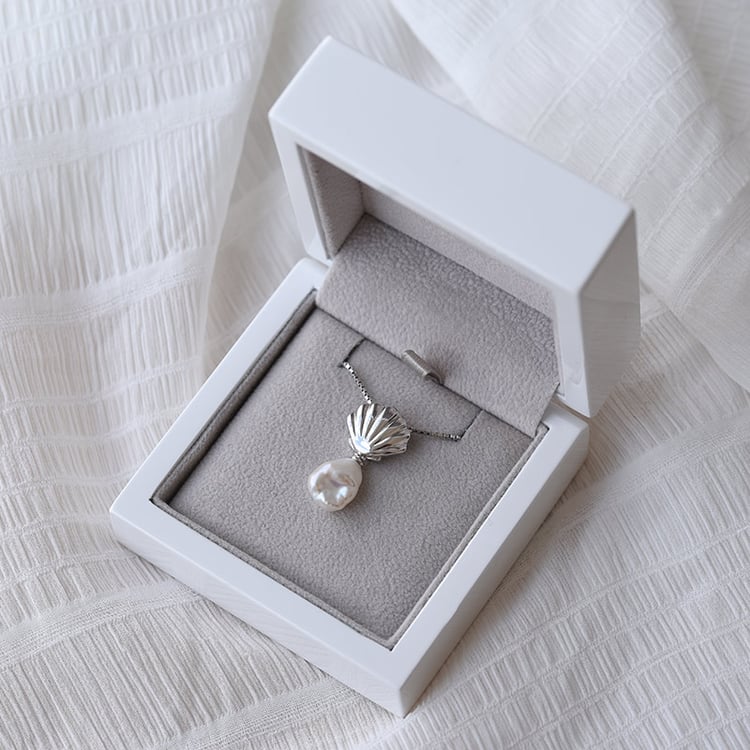 Přívěsek s perlou a mušlí 65566