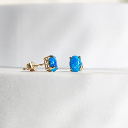 Modré oválné opály ve zlatých náušnicích Qati