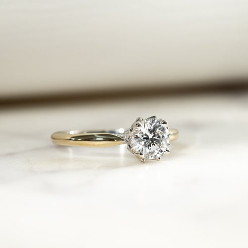 Zásnubní prsten s postranními diamanty Libby