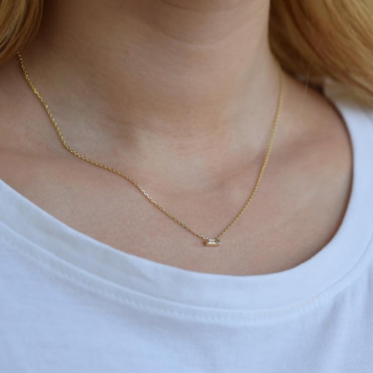 Náhrdelník s baguette safírem 20716