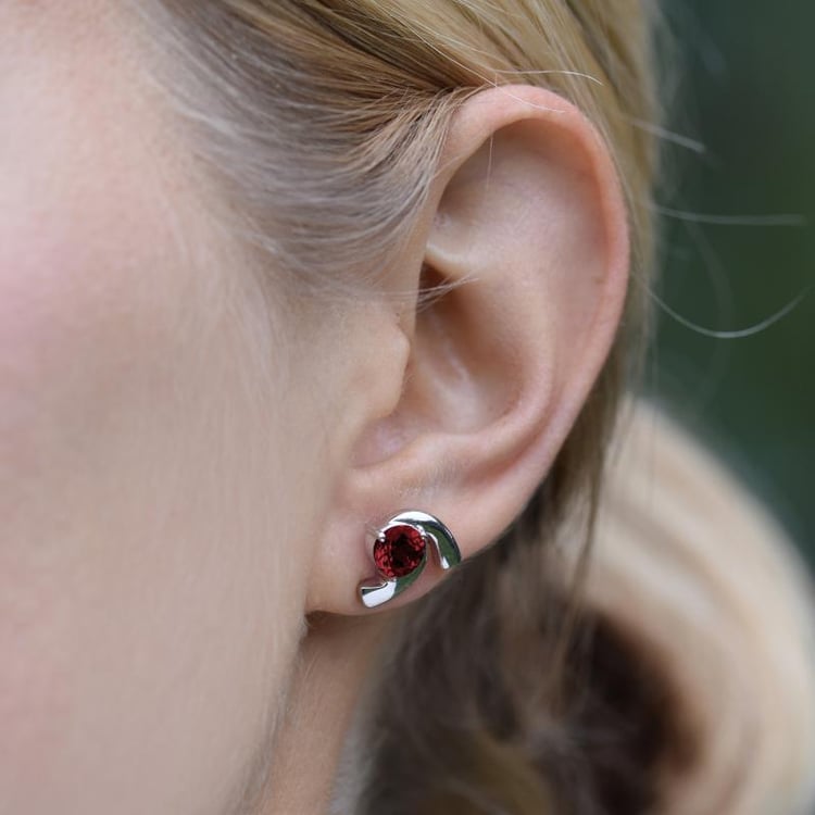 Stříbrné náušnice s granáty 17268