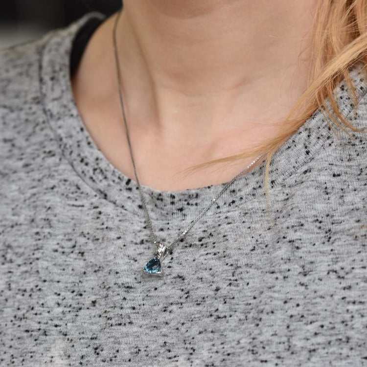 Stříbrný náhrdelník 14031