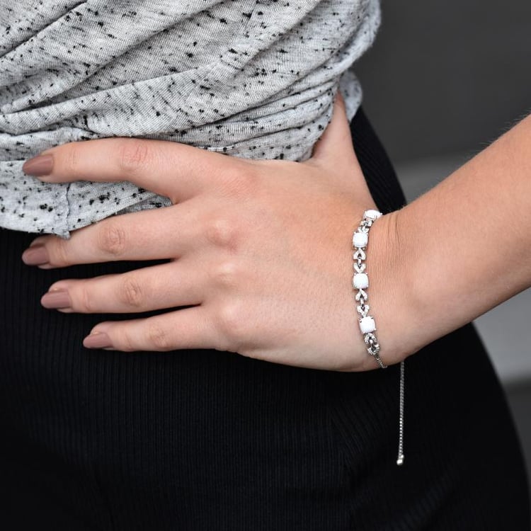 Opály a zirkony v stříbrném náramku 30809